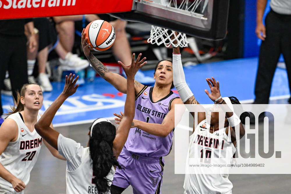 ATLANTA, GA - OCTOBER 24: Golden State forward Gabby Williams (1) drives to the basket during Game Four of the WNBA, Basketball Damen, USA finals between the Golden State Valkyries and the Atlanta Dream on October 24th, 2026 at State Farm Arena in Atlanta, GA. (Photo by Rich von Biberstein Icon Sportswire) WNBA: OCT 24 Finals Golden State Valkyries at Atlanta Dream Icon261024041