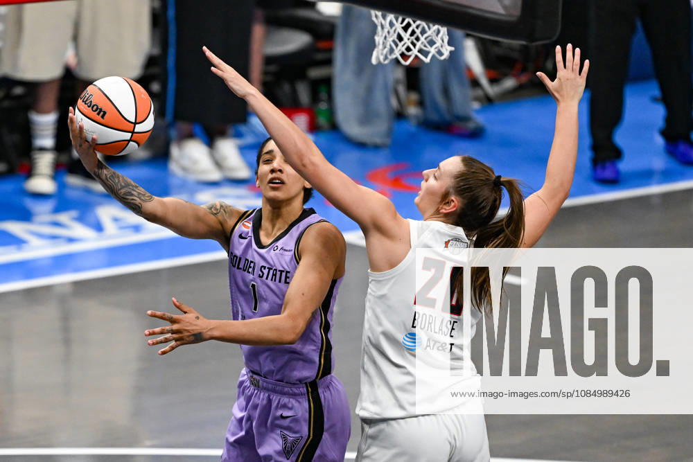 ATLANTA, GA - OCTOBER 24: Golden State forward Gabby Williams (1) drives to the basket against Atlanta guard Isobel Borlase (20) during Game Four of the WNBA, Basketball Damen, USA finals between the Golden State Valkyries and the Atlanta Dream on October 24th, 2026 at State Farm Arena in Atlanta, GA. (Photo by Rich von Biberstein Icon Sportswire) WNBA: OCT 24 Finals Golden State Valkyries at Atlanta Dream Icon261024049