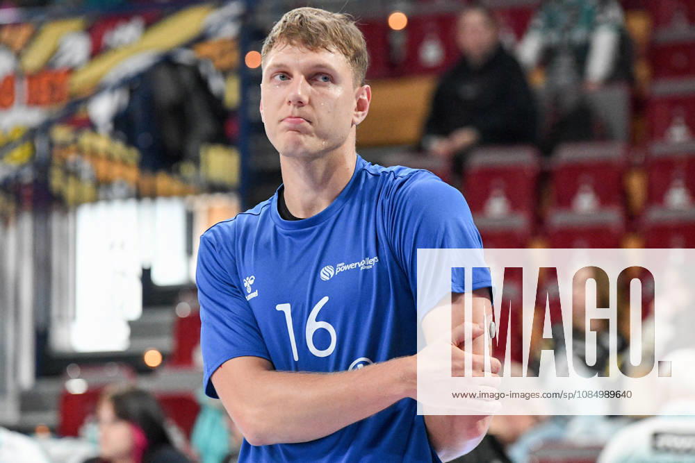 Robert Viiber, Powervolleys Düren, age 16, warming up, single frame, action, October 24, 2026, Düren, Germany, volleyball, Men s Bundesliga 1, regular season, SWD Powervolleys Düren vs. WWK Volleys Munich