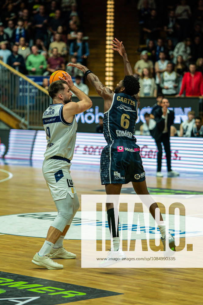 Hendrik Helge Drescher (Hakro Merlins Crailsheim, No. 9) goes head-to-head with Carlos Deshawn Carter (Eisbären Bremerhaven, No. 6), GER, Hakro Merlins Crailsheim vs. Eisbären Bremerhaven, Basketball, 2nd Basketball Bundesliga ProA, Men s, Matchday 6, 2026–2027 season, October 24, 2026, GER, Hakro Merlins Crailsheim vs. Eisbären Bremerhaven, Basketball, 2nd Basketball Bundesliga ProA, Men’s, Matchday 6, 2026–2027 season, October 24, 2026, Ilshofen