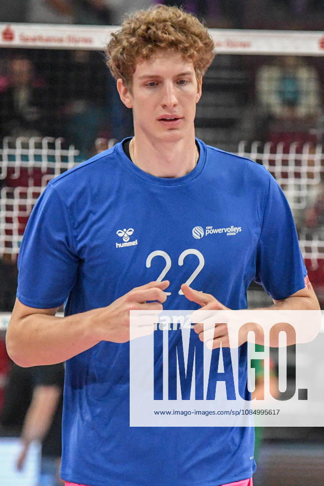 Paul Nusterer, Powervolleys Düren, age 22, warming up; single frame; action; October 24, 2026; Düren, Germany; volleyball; Men s Bundesliga 1; regular season; SWD Powervolleys Düren vs. WWK Volleys Munich