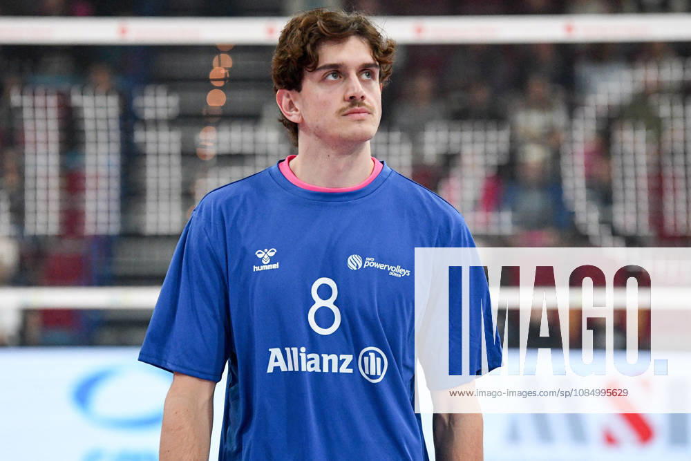 Robin Baghdady, Powervolleys Düren, No. 8 warming up, single frame, action, October 24, 2026, Düren, Germany, volleyball, Men s Bundesliga 1, regular season, SWD Powervolleys Düren vs. WWK Volleys Munich