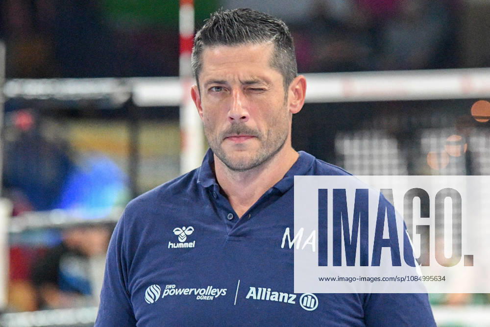 Michael Andrei, athletic trainer for the Powervolleys Düren, winks; single frame, action shot, October 24, 2026, Düren, Germany; volleyball; Men s Bundesliga 1; regular season; SWD Powervolleys Düren vs. WWK Volleys Munich
