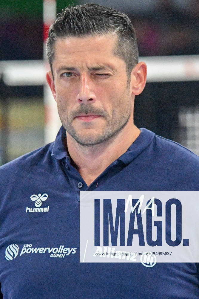 Michael Andrei, athletic trainer for the Powervolleys Düren, winks; single frame, action shot, October 24, 2026, Düren, Germany; volleyball; Men s Bundesliga 1; regular season; SWD Powervolleys Düren vs. WWK Volleys Munich