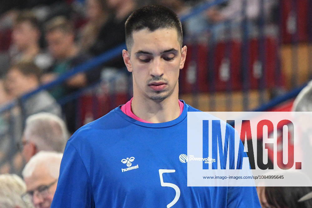 Preslav Petkov, Powervolleys Düren, No. 5, focused during warm-ups, single frame, action, October 24, 2026, Düren, Germany, volleyball, Men s Bundesliga 1, regular season, SWD Powervolleys Düren vs. WWK Volleys Munich