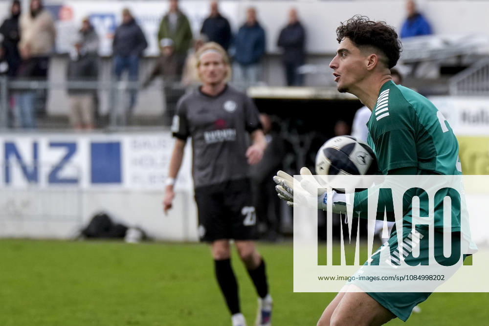 Maximilian Otto, goalkeeper, Aalen, 22, on the ball, single frame, single photo, action, October 24, 2026, Sandhausen, Germany, soccer, Regionalliga Südwest, SV Sandhausen vs. VfR Aalen