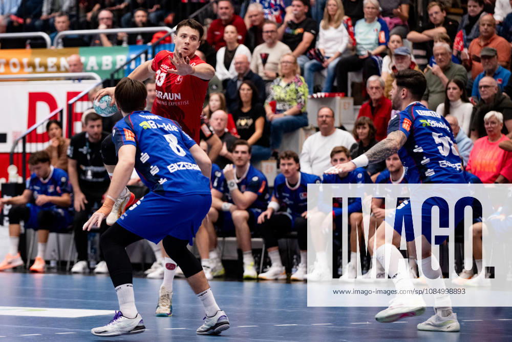 Aaron Mensing, MT Melsungen 33, rises to his throwing height once again for a feared shot, HBW Balingen Weilstetten vs. MT Melsungen GER, Opel 1 Handball Bundesliga, Championship, Matchday 10, 2026–2027 Season, October 24, 2026, Eibner Press Photo by Andreas Ulmer, HBW Balingen Weilstetten vs. MT Melsungen (GER), Opel 1 Handball Bundesliga, Championship, Matchday 10, 2026–2027 Season, October 24, 2026, Balingen