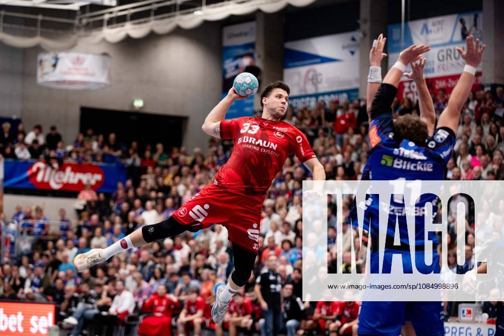 Aaron Mensing, MT Melsungen 33, takes a shot against Bennet Strobel of HBW Balingen Weilstetten, 11, who reaches out in vain, HBW Balingen Weilstetten vs. MT Melsungen GER, Opel 1 Handball Bundesliga, Championship, Matchday 10, 2026–2027 season, October 24, 2026, Eibner Press Photo by Andreas Ulmer: HBW Balingen Weilstetten vs. MT Melsungen GER, Opel 1 Handball Bundesliga, Championship, Matchday 10, 2026–2027 Season, October 24, 2026, Balingen