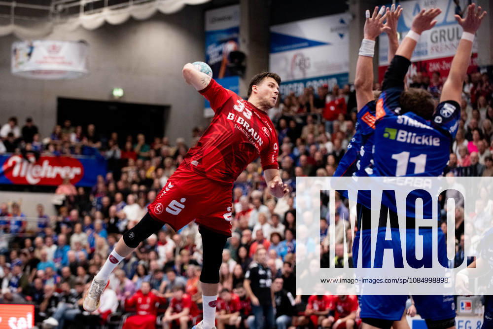Aaron Mensing, MT Melsungen 33, takes a shot against Bennet Strobel of HBW Balingen Weilstetten, 11, who reaches out in vain, HBW Balingen Weilstetten vs. MT Melsungen GER, Opel 1 Handball Bundesliga, Championship, Matchday 10, 2026–2027 season, October 24, 2026, Eibner Press Photo by Andreas Ulmer: HBW Balingen Weilstetten vs. MT Melsungen GER, Opel 1 Handball Bundesliga, Championship, Matchday 10, 2026–2027 Season, October 24, 2026, Balingen