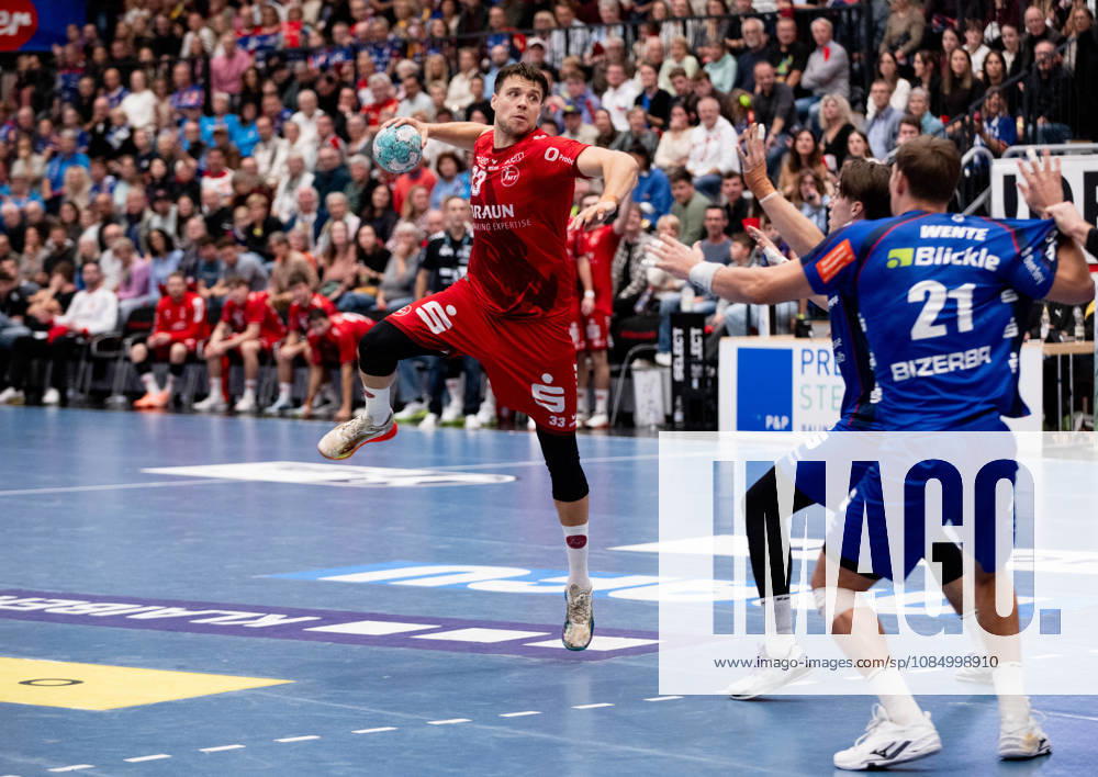 Aaron Mensing, MT Melsungen 33, taking another shot—relentless. HBW Balingen Weilstetten vs. MT Melsungen GER, Opel 1 Handball Bundesliga, Championship, Matchday 10, 2026–2027 Season, October 24, 2026, Eibner Press Photo by Andreas Ulmer: HBW Balingen Weilstetten vs. MT Melsungen GER, Opel 1 Handball Bundesliga, Championship, Matchday 10, 2026–2027 Season, October 24, 2026, Balingen