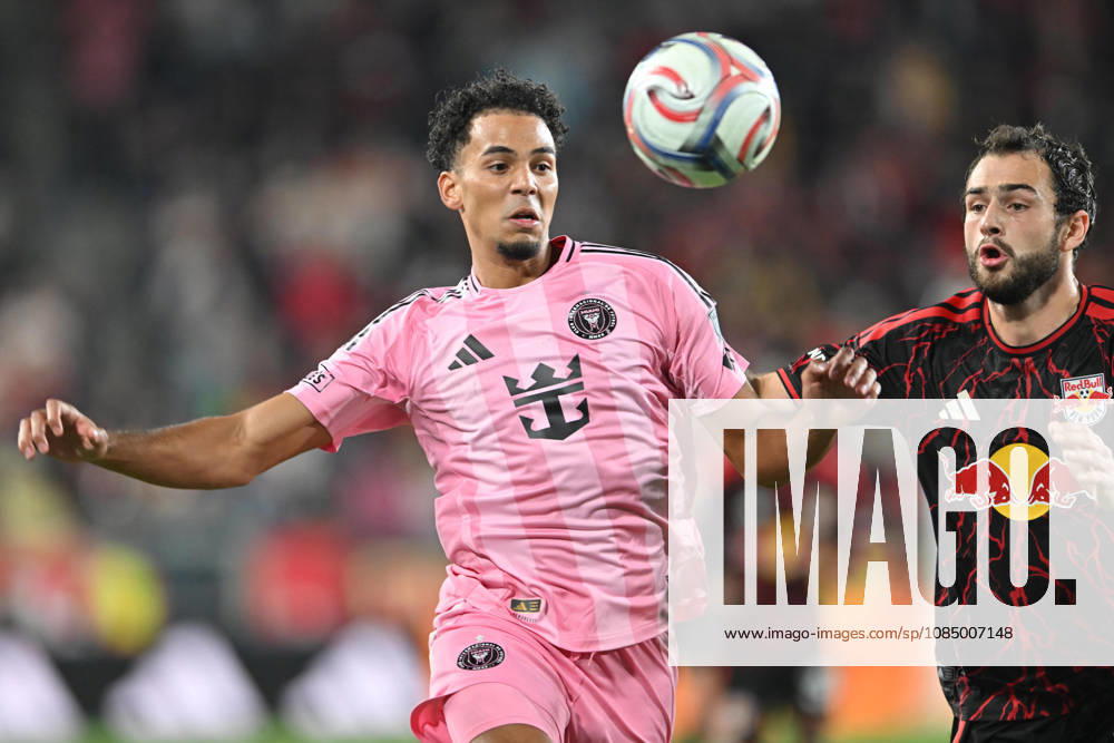 Harrison, New Jersey United States of America. 24 Oct, 2026. Inter Miami CF defender IAN FRAY (17) and New York Red Bulls defender DEVIN PADELFORD (59) in action at Sports Illustrated Stadium New York Red Bulls defeat Inter Miami CF 2 to 0. Credit: , Jr. Zuma Press Harrison United States of America - ZUMAa301 20261024_aaf_a301_014