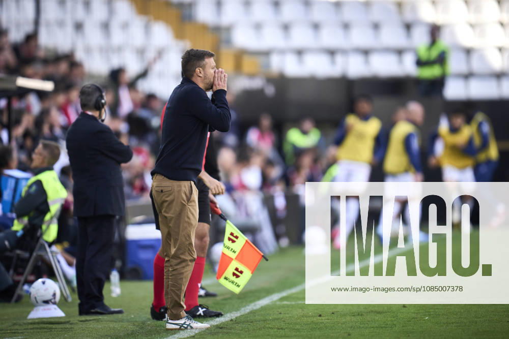 Martin Anselmi, head coach of Elche CF, gestures during the Spanish League, LaLiga EA Sports, football match played between Rayo Vallecano and Elche CF at Vallecas stadium on October 24, 2026, in Madrid, Spain. Rayo Vallecano V Elche CF - LaLiga EA Sports - ZUMAa181 20261024_zaa_a181_116