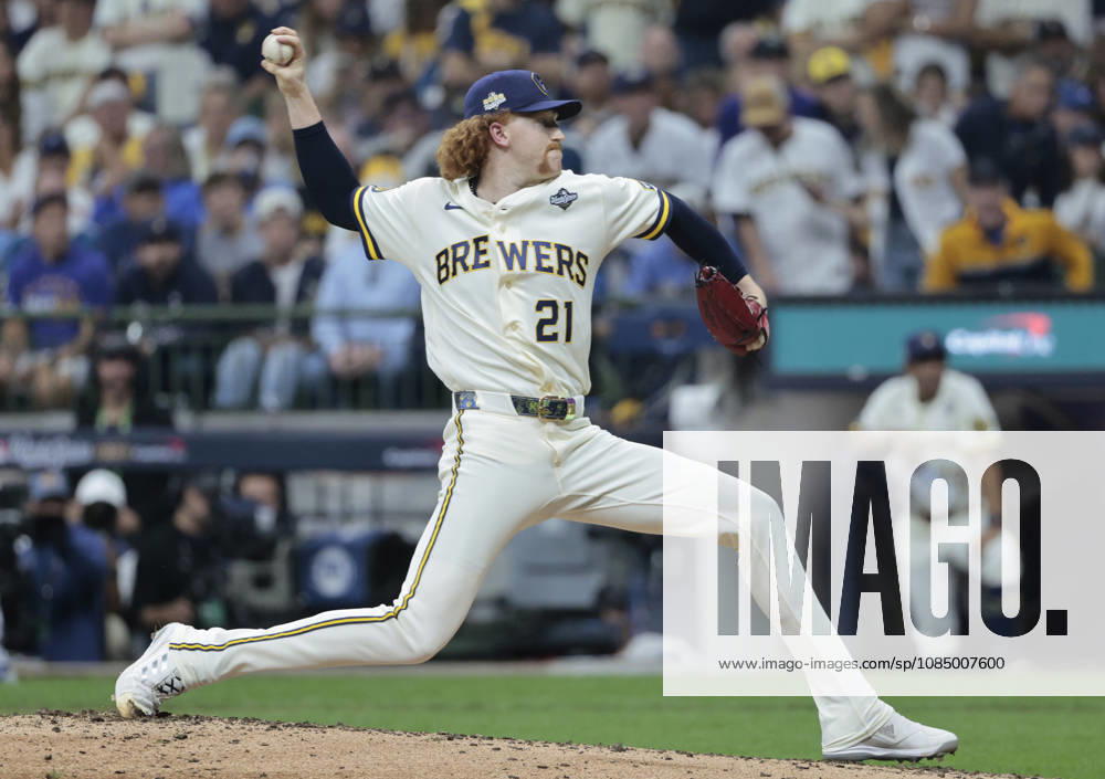 Milwaukee Brewers pitcher Dustin May (21) throws against the Tampa Bay Rays in the fourth inning during game two of the 2026 MLB, Baseball Herren, USA World Series at American Family Field in Milwaukee, Wisconsin, on Saturday, October 24, 2026. MIL20261024730 TANNENxMAURY