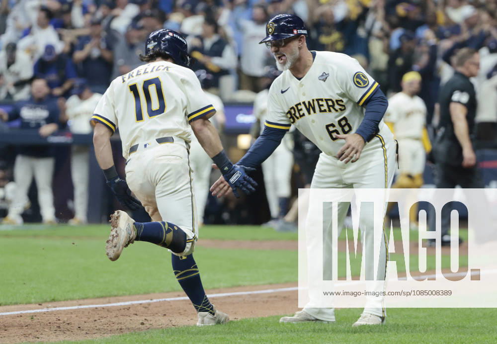 Milwaukee Brewers Sal Frelick (10) celebrates with third base coach Matt Erickson (68) after hitting a solo home run against the Tampa Bay Rays in the sixth inning during game two of the 2026 MLB, Baseball Herren, USA World Series at American Family Field in Milwaukee, Wisconsin, on Saturday, October 24, 2026. MIL20261024742 TANNENxMAURY