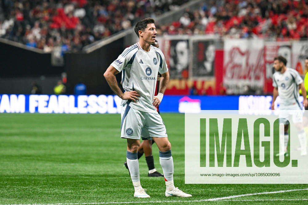 ATLANTA, GA - OCTOBER 24: Robert Lewandowski 9 of Chicago reacts during the MLS, Fussball Herren, USA match between Chicago Fire FC and Atlanta United FC on October 24th, 2026 at Mercedes-Benz Stadium in Atlanta, GA.(Photo by Rich von Biberstein Icon Sportswire) SOCCER: OCT 24 MLS Atlanta United vs Chicago Fire FC Icon261024003