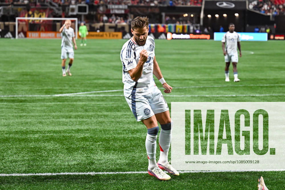 ATLANTA, GA - OCTOBER 24: Philip Zinckernagel 11 of Chicago reacts after scoring a goal during the MLS, Fussball Herren, USA match between Chicago Fire FC and Atlanta United FC on October 24th, 2026 at Mercedes-Benz Stadium in Atlanta, GA.(Photo by Rich von Biberstein Icon Sportswire) SOCCER: OCT 24 MLS Atlanta United vs Chicago Fire FC Icon261024008