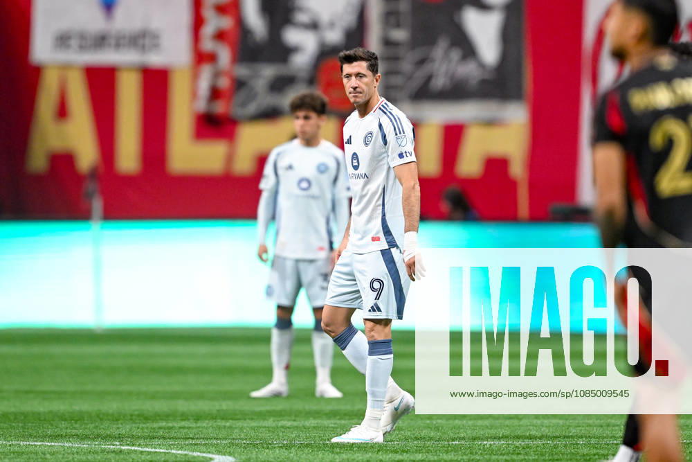 ATLANTA, GA - OCTOBER 24: Robert Lewandowski 9 of Chicago reacts during the MLS, Fussball Herren, USA match between Chicago Fire FC and Atlanta United FC on October 24th, 2026 at Mercedes-Benz Stadium in Atlanta, GA.(Photo by Rich von Biberstein Icon Sportswire) SOCCER: OCT 24 MLS Atlanta United vs Chicago Fire FC Icon261024024
