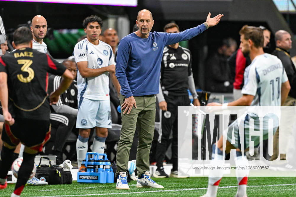 ATLANTA, GA - OCTOBER 24: Chicago head coach Gregg Berhalter reacts during the MLS, Fussball Herren, USA match between Chicago Fire FC and Atlanta United FC on October 24th, 2026 at Mercedes-Benz Stadium in Atlanta, GA.(Photo by Rich von Biberstein Icon Sportswire) SOCCER: OCT 24 MLS Atlanta United vs Chicago Fire FC Icon261024031