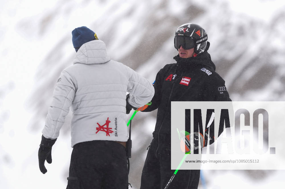 ALPINE SKIING - FIS WC Soelden SOELDEN,AUSTRIA,25.OCT.26 - ALPINE SKIING - FIS World Cup season opening, Rettenbachferner, giant slalom, men. Image shows Raphael Haaser (AUT) during course inspection. GEPAxpictures xDominicxEbenbichl