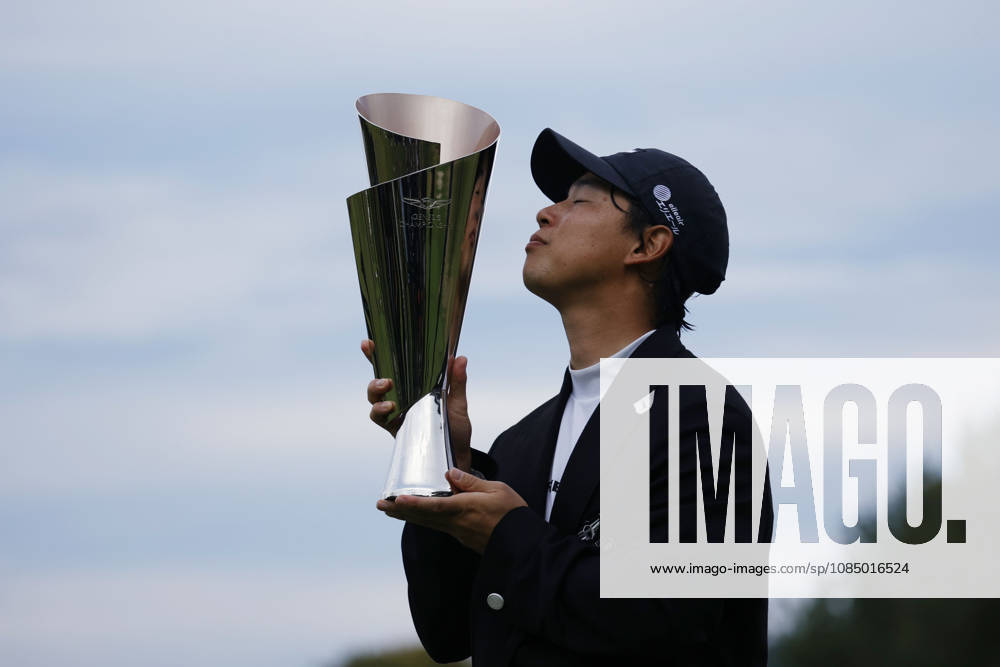 Oct 25, 2026-Cheonan, South Korea-Yuto KATSURAGAWA of Japan Trophy ceremony after final round on 18th Green during a DP World Tour Genesis Championship Final Round at Woo Jeong Hills CC in Cheonan, South Korea. DP Tour Genesis Championship Final Round - ZUMAr168 20261025_aap_r168_062