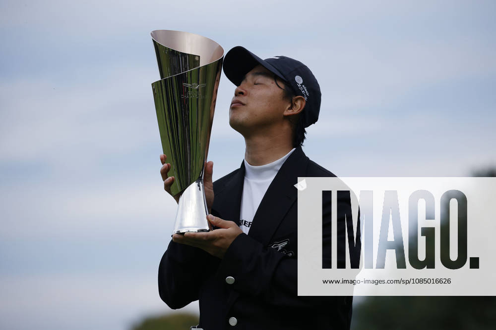 Oct 25, 2026-Cheonan, South Korea-Yuto KATSURAGAWA of Japan Trophy ceremony after final round on 18th Green during a DP World Tour Genesis Championship Final Round at Woo Jeong Hills CC in Cheonan, South Korea. Cheonan SOUTH KOREA - ZUMAr168 20261025_aap_r168_059