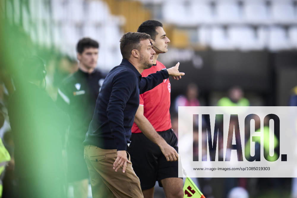 Martin Anselmi, head coach of Elche CF, gestures during the Spanish League, LaLiga EA Sports, football match played between Rayo Vallecano and Elche CF at Vallecas stadium on October 24, 2026, in Madrid, Spain. Madrid Spain - ZUMAa181 20261024_zaa_a181_113