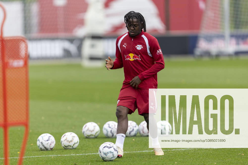 GER, Leipzig, Soccer, RB Leipzig public training session—pictured from left: Johan Bakayoko, RB Leipzig 11, in action with the ball, October 25, 2026, RB Leipzig Academy Training, Cottaweg, Leipzig; DFL and DFB regulations prohibit any use of photographs as image sequences and or quasi-video,