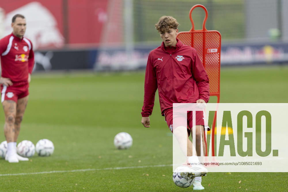 GER, Leipzig, Soccer, RB Leipzig public training session; pictured from left: Benno Kaltefleiter (RB Leipzig, 37), in action with the ball, October 25, 2026, RB Leipzig Academy Training, Cottaweg, Leipzig; DFL and DFB regulations prohibit any use of photographs as image sequences and or quasi-video,