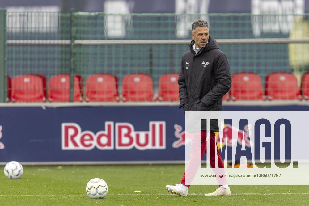 GER, Leipzig, Soccer, RB Leipzig public training session (pictured, from left): Martin Demichelis, head coach of RB Leipzig, October 25, 2026, RB Leipzig Training Academy, Cottaweg, Leipzig. DFL and DFB regulations prohibit any use of photographs as image sequences and or quasi-video,