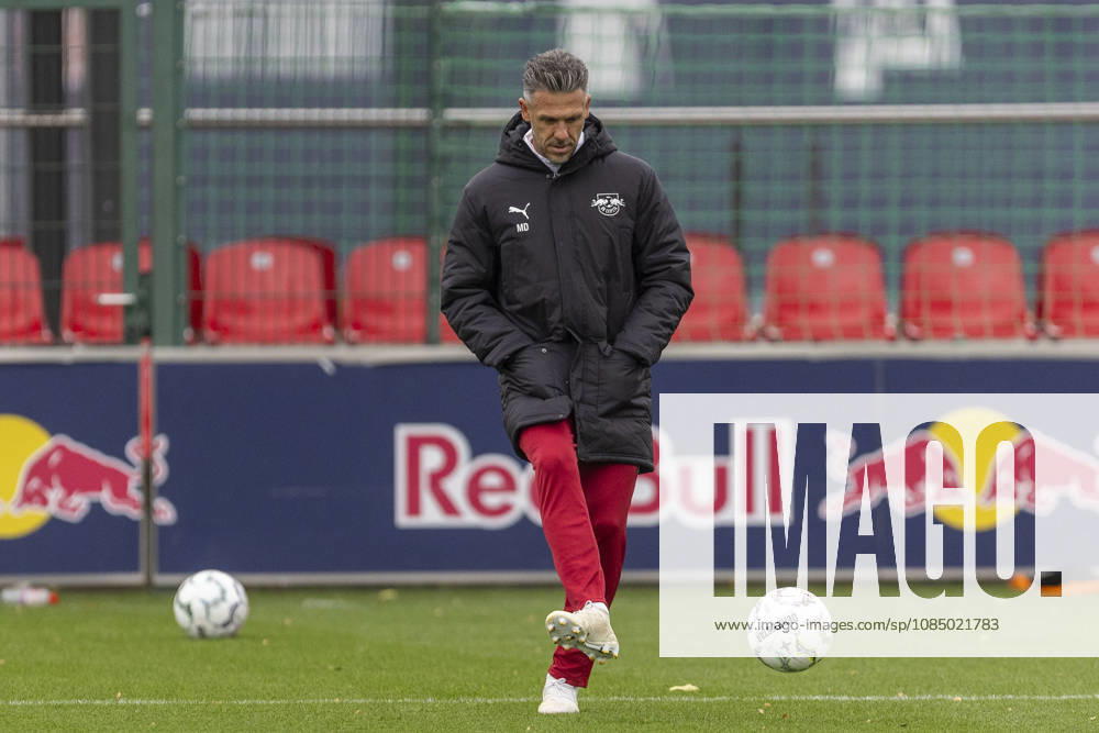 GER, Leipzig, Soccer, RB Leipzig public training session (pictured, from left): Martin Demichelis, head coach of RB Leipzig, October 25, 2026, RB Leipzig Training Academy, Cottaweg, Leipzig. DFL and DFB regulations prohibit any use of photographs as image sequences and or quasi-video,