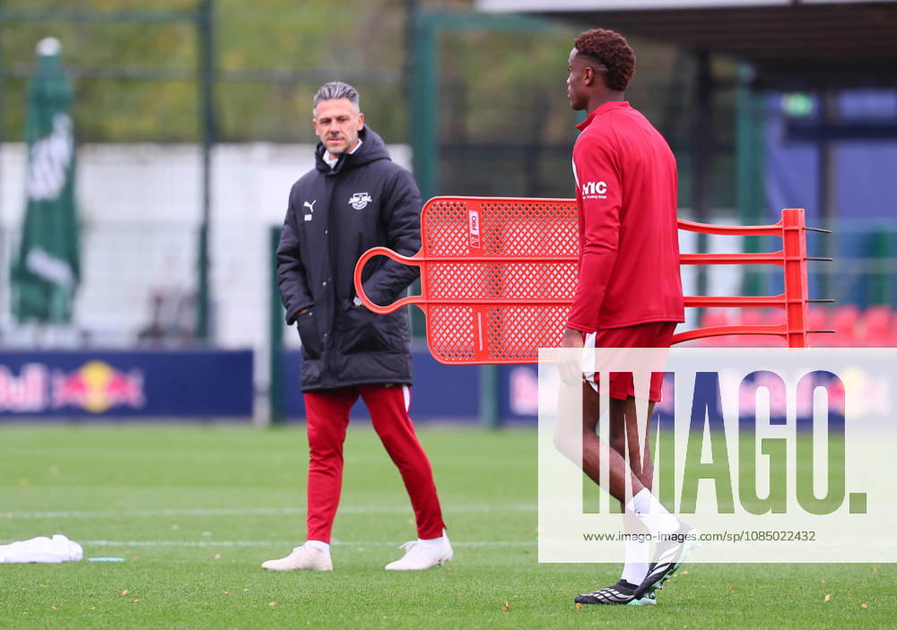 RB Leipzig Training, Bundesliga, Leipzig, October 25, 2026, RBL Academy Training Center, Soccer, Bundesliga, RB Leipzig Training, Pictured from left: Coach Martin Demichelis, RB Leipzig, and Abdoul Kone 2, RB Leipzig, Picture Point