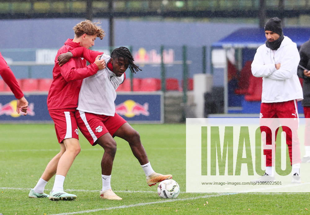 RB Leipzig Training, Bundesliga, Leipzig, October 25, 2026, RBL Academy Training Center, Soccer, Bundesliga, RB Leipzig Training, Pictured: Johan Bakayoko (right), 11, RB Leipzig is coached by Benno Kaltefleiter, 37, RB Leipzig attacks, Picture Point