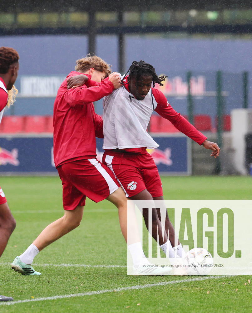 RB Leipzig Training, Bundesliga, Leipzig, October 25, 2026, RBL Academy Training Center, Soccer, Bundesliga, RB Leipzig Training, Pictured: Johan Bakayoko (right), 11, RB Leipzig is coached by Benno Kaltefleiter, 37, RB Leipzig attacks, Picture Point