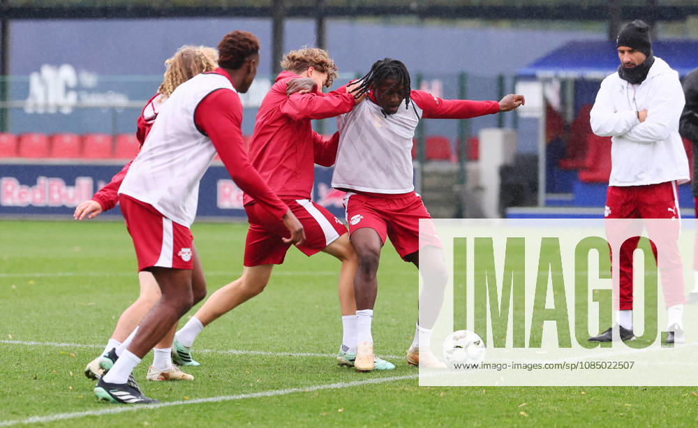 RB Leipzig Training, Bundesliga, Leipzig, October 25, 2026, RBL Academy Training Center, Soccer, Bundesliga, RB Leipzig Training, Pictured: Johan Bakayoko (right), 11, RB Leipzig is coached by Benno Kaltefleiter, 37, RB Leipzig attacks, Picture Point