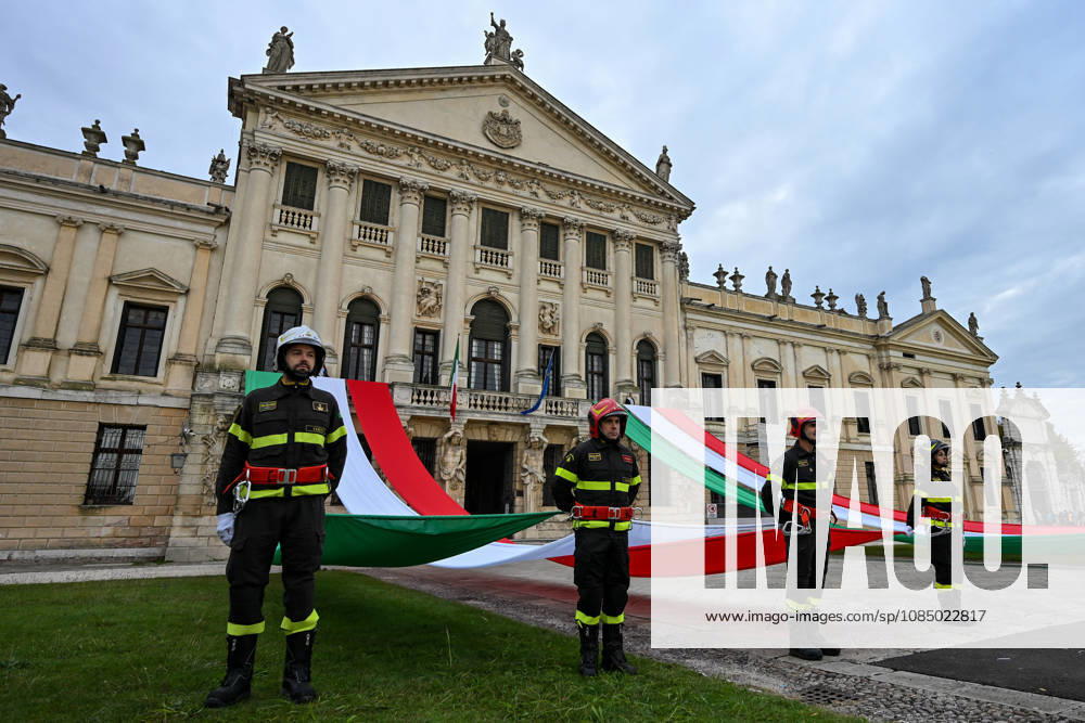 IPA90160944 - Detail of FiremaN: The Italian Flag Celebration Before the Start of the 40th Venice Marathon in 2026, a marathon race in Venice, Italy, on October 25, 2026