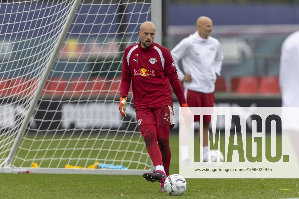GER, Leipzig, Soccer, RB Leipzig public training session; pictured from left: Leopold Zingerle, RB Leipzig 25, ball drill, October 25, 2026, RB Leipzig Academy Training, Cottaweg, Leipzig; DFL and DFB regulations prohibit any use of photographs as image sequences and or quasi-video,