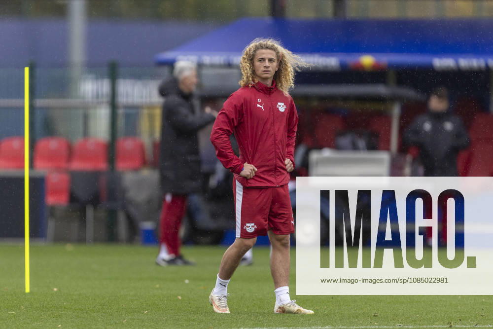 GER, Leipzig, Soccer, RB Leipzig public training session—pictured from left: Viggo Gebel, RB Leipzig 47, October 25, 2026, RB Leipzig Training Academy, Cottaweg, Leipzig; DFL and DFB regulations prohibit any use of photographs as image sequences and or quasi-video,