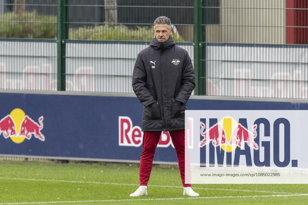 GER, Leipzig, Soccer, RB Leipzig public training session (pictured, from left): Martin Demichelis, head coach of RB Leipzig, October 25, 2026, RB Leipzig Training Academy, Cottaweg, Leipzig. DFL and DFB regulations prohibit any use of photographs as image sequences and or quasi-video,