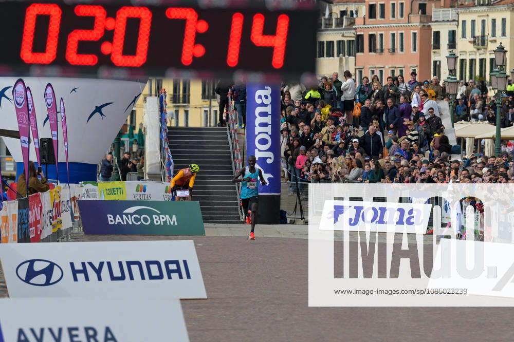 TRACK AND FIELD - Marathon - 40th Venice Marathon 2026 Photo by IPA ABACAPRESS.COM90160968 - Hammington Kimaiyo of Kenya wins the marathon at the 40th Venice Marathon in 2026, a marathon race held in Venice, Italy, on October 25, 2026 Venice Italy