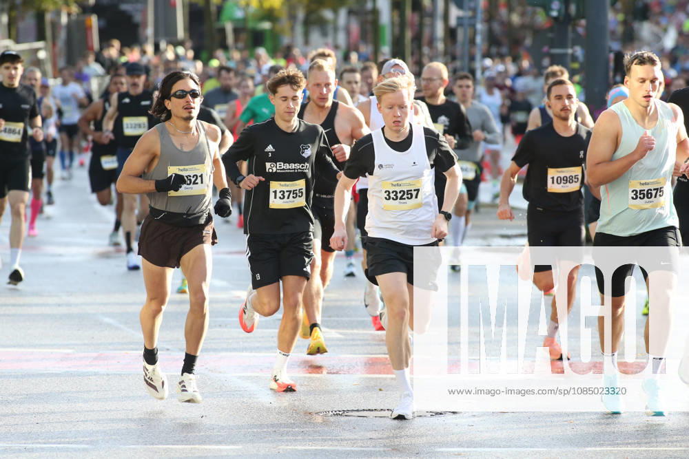32nd edition of the Hella Hamburg Half Marathon: Nearly 21,000 runners completed the course on Sunday. Participants in the first starting block on the Reeperbahn in St. Pauli, Hamburg