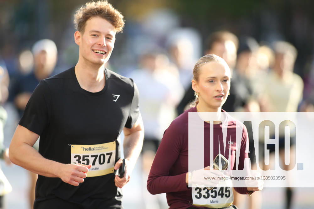 32nd edition of the Hella Hamburg Half Marathon: Nearly 21,000 runners completed the course on Sunday. Participants in the first starting block on the Reeperbahn in St. Pauli, Hamburg