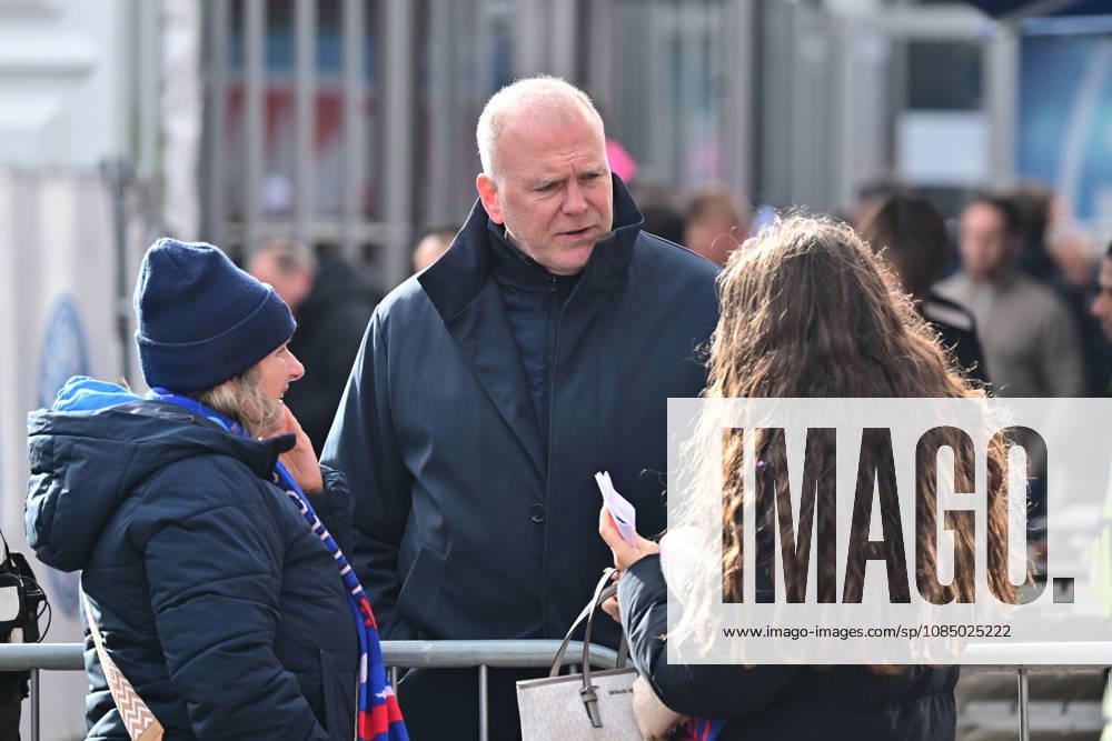 Soccer, Men s, 2nd Bundesliga, 2026–2027 Season, Holstein Kiel vs. SG Dynamo Dresden, Matchday 9, KSV, SGD, Holstein Stadium; Wolfgang Schwenke personally welcomes the VIP guests; Kiel, Holstein Stadium; Holstein Stadium, Schleswig-Holstein, Germany