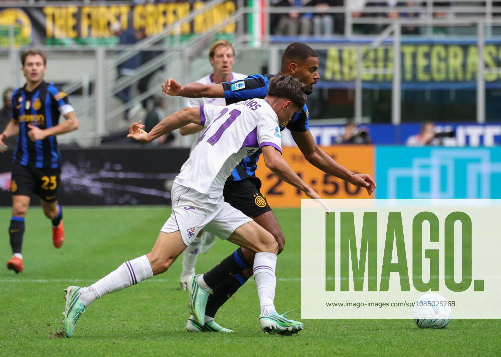 FC Inter s mildfielder Andy Diouf in action against Fiorentina s defender Victor Valdepenas during the Italian Serie A soccer match between FC Inter and Fiorentina at Giuseppe Meazza Stadium in Milan, Italy, 25 October 2026. ANSA MATTEO BAZZI. Serie A: FC Inter Vs Fiorentina - ZUMAa110 20261025_zaf_a110_002