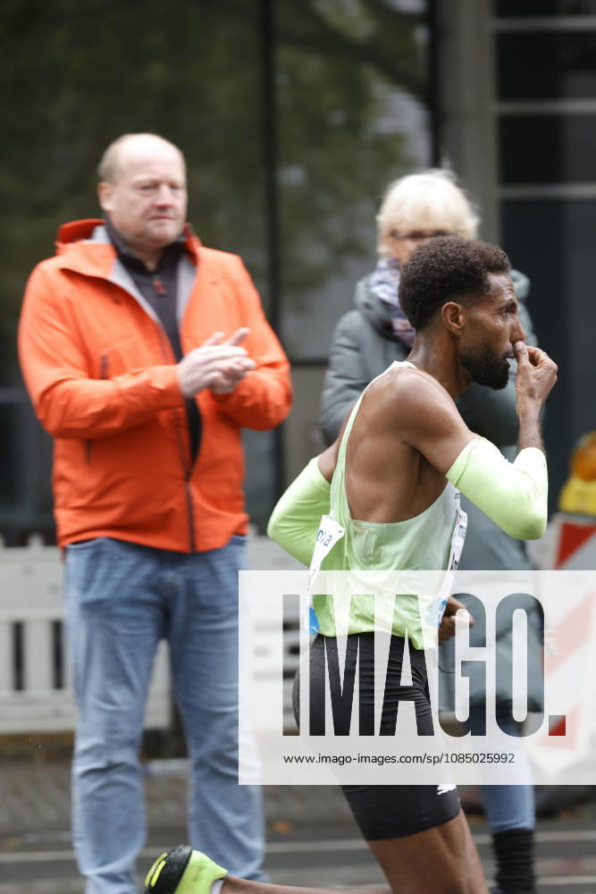 Track and Field 43 Mainova Frankfurt Marathon: Second place here for European champion and World Championship silver medalist Amanal Petros Hannover 96 Frankfurt Main Hesse Germany