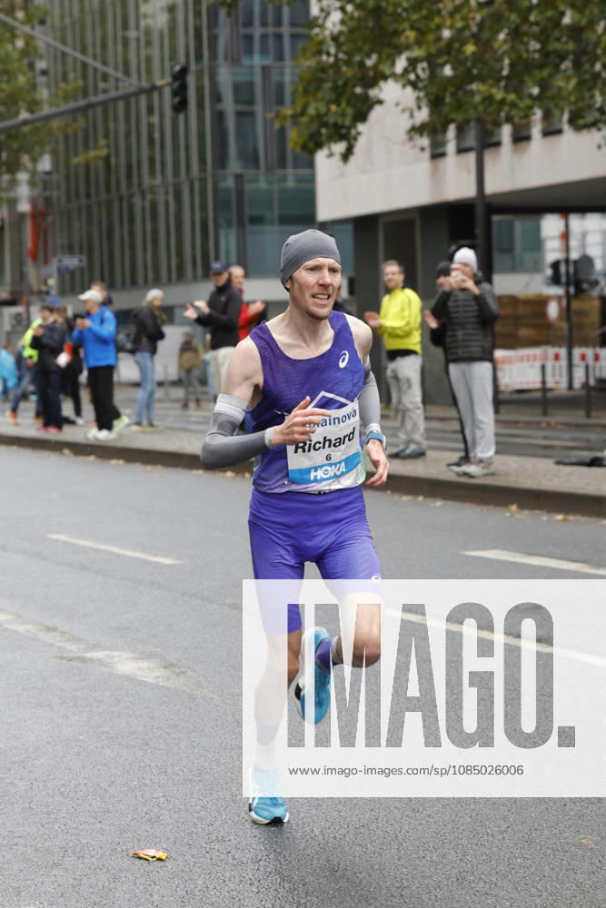 Track and Field: 43rd Mainova Frankfurt Marathon—European champion Richard Ringer of LC Rehlingen finished 5th with a time of 2:07:07, in memory of a stillbirth. Frankfurt am Main, Hesse, Germany