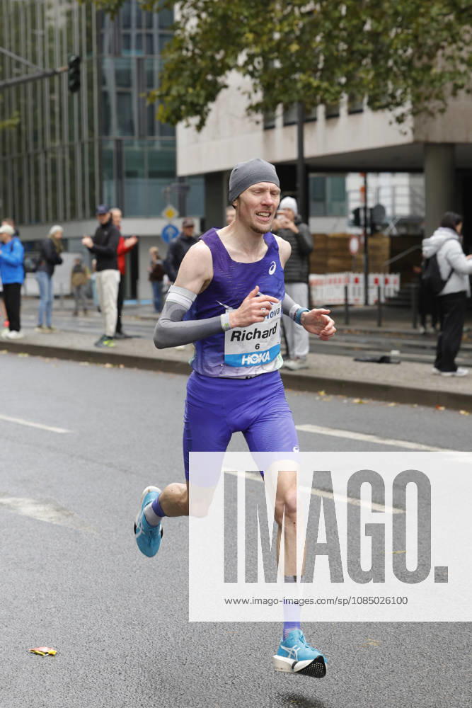 Track and Field: 43rd Mainova Frankfurt Marathon—European champion Richard Ringer of LC Rehlingen finished 5th with a time of 2:07:07, in memory of a stillbirth. Frankfurt am Main, Hesse, Germany