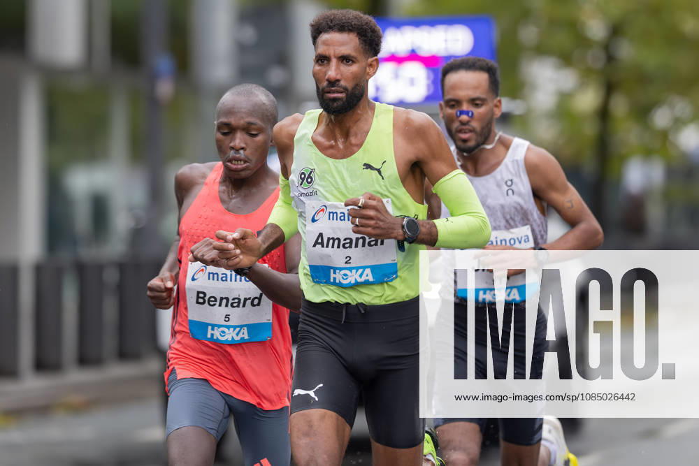 Mainova Frankfurt Marathon 2026 At the 37-kilometer mark, Amanal Petros of Germany is ahead of the eventual winner, Jirata Denki of Ethiopia, with third-place finisher Benard Biwott of Kenya to the left. Mainova Frankfurt Marathon on October 25, 2026, in Frankfurt am Main, Frankfurt am Main, Hesse, Germany, Festhalle, Race Course