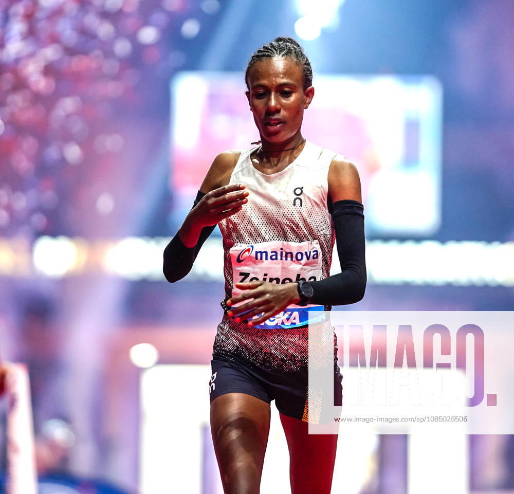 Ethiopian Zeineba Yimer Wins the Mainova Frankfurt Marathon in 2:19:45:25:10:26—A Triumphant Finish at the Festhalle. Zeineba Yimer of Ethiopia wins the women’s race at the Mainova Frankfurt Marathon with a winning time of 2:19:45 hours Frankfurt Festhalle Hesse Germany JRW02173