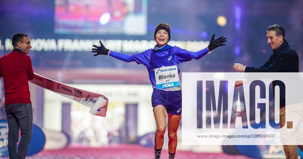 Sensational Debut: Blanka Dörfel Finishes Second at the Mainova Frankfurt Marathon, October 25, 2026. Spectacular Marathon Debut: Despite rain and wind, 24-year-old Blanka Dörfel of SCC Berlin and Berlin Athletics CC ran a sensational time of 2:20:46 at the Mainova Frankfurt Marathon second place. This instantly makes her the second-fastest German female runner and the eighth-fastest European female of all time over the marathon distance. Frankfurt Festhalle, Hesse, Germany JRW02203