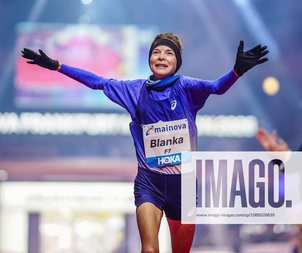 Sensational Debut: Blanka Dörfel Finishes Second at the Mainova Frankfurt Marathon, October 25, 2026. Spectacular Marathon Debut: Despite rain and wind, 24-year-old Blanka Dörfel of SCC Berlin and Berlin Athletics CC ran a sensational time of 2:20:46 at the Mainova Frankfurt Marathon second place. This instantly makes her the second-fastest German female runner and the eighth-fastest European female of all time over the marathon distance. Frankfurt Festhalle, Hesse, Germany JRW02210